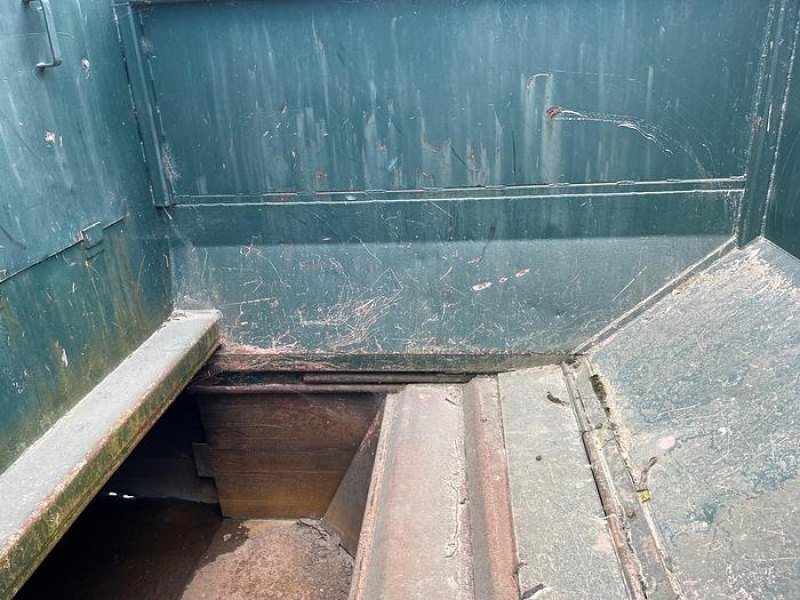2012 Thetford International Fully Enclosed Compactor