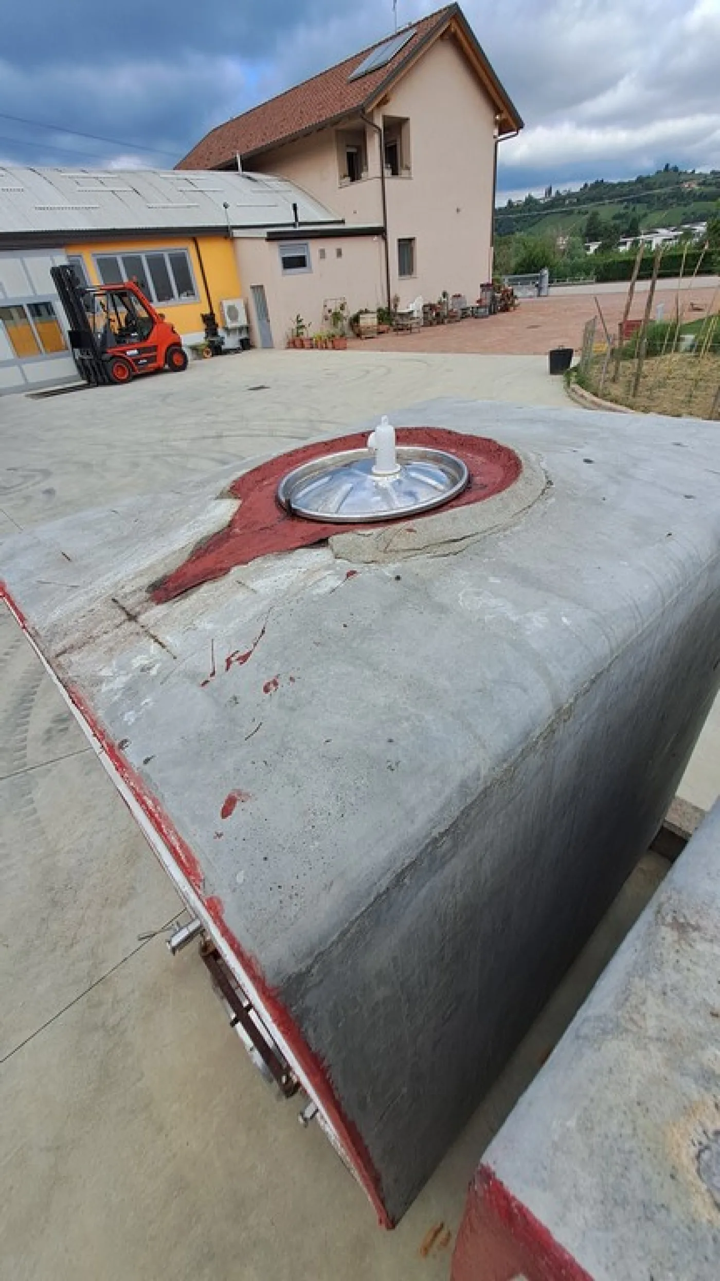 CONCRETE TANKS FOR WINE CAPACITY LITERS 2500 (HL 25), SECON HAND EQUIPMENT - 3