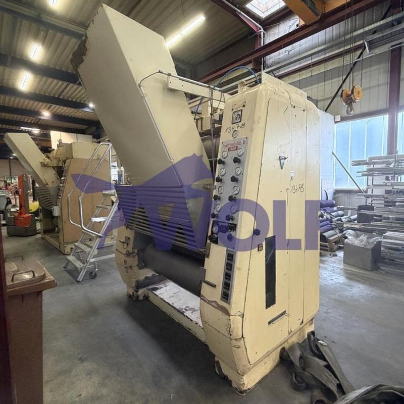 Fünfwalzwerk CARLE + MONTANARI - Type HB-1300 mit ca. 1.300 mm Walzenbreite.