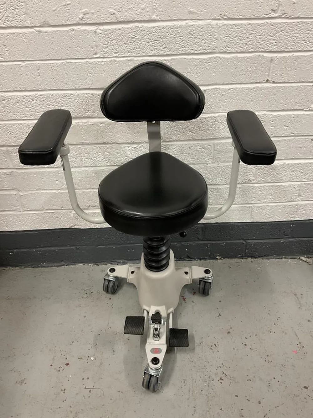 Stryker 830 Surgistool II