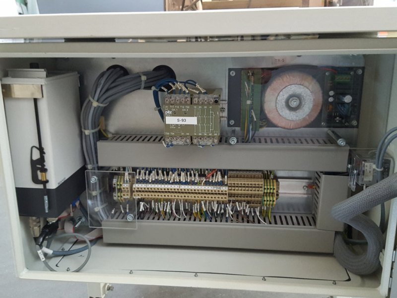 MACCHINA PER CONTROLLO ROTTURA FLACONI – WILCO W6F/T