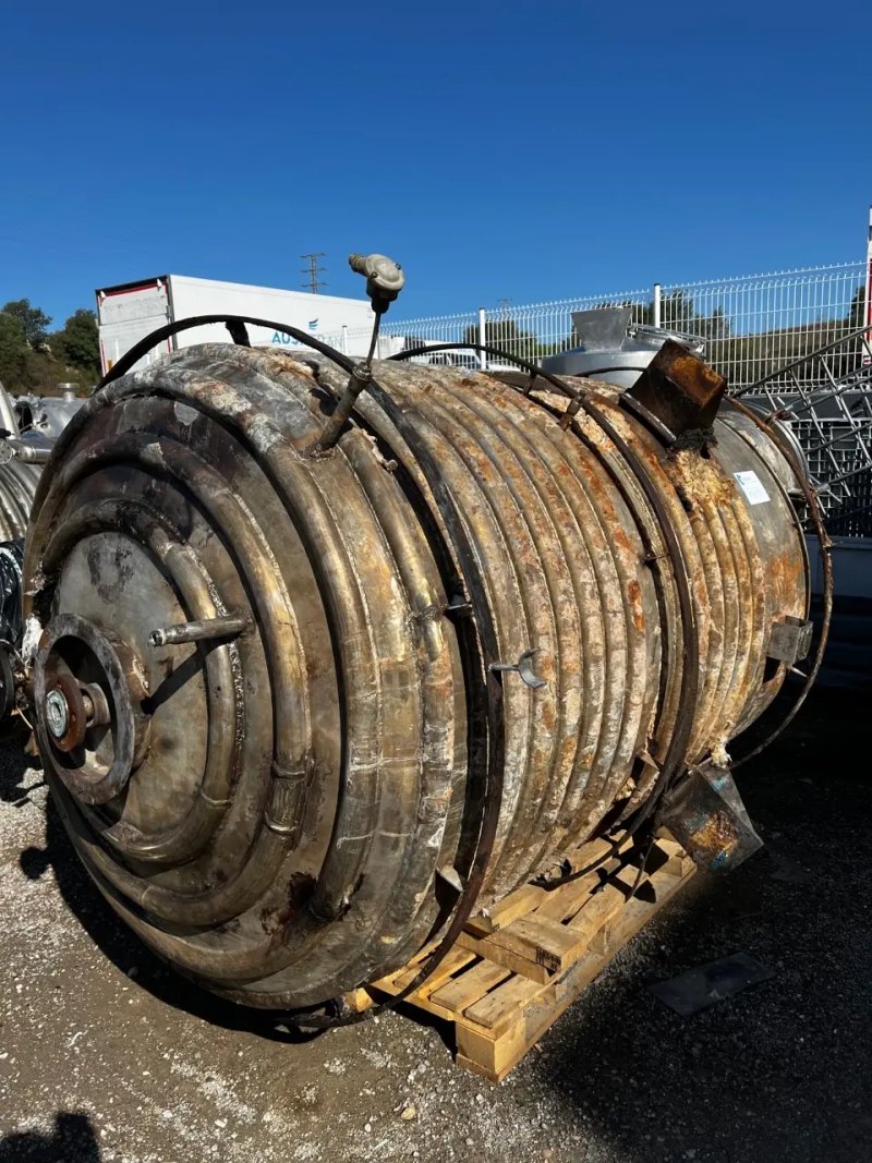 USED STAINLESS STEEL REACTOR 316 3200 LITERS WITH AGITATION AND HALF ROD