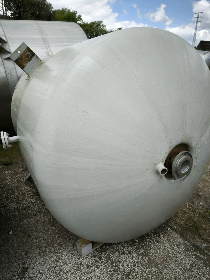 STAINLESS STEEL REACTOR 3000 LITERS WITH IRON LOWER BOTTOM JACKET