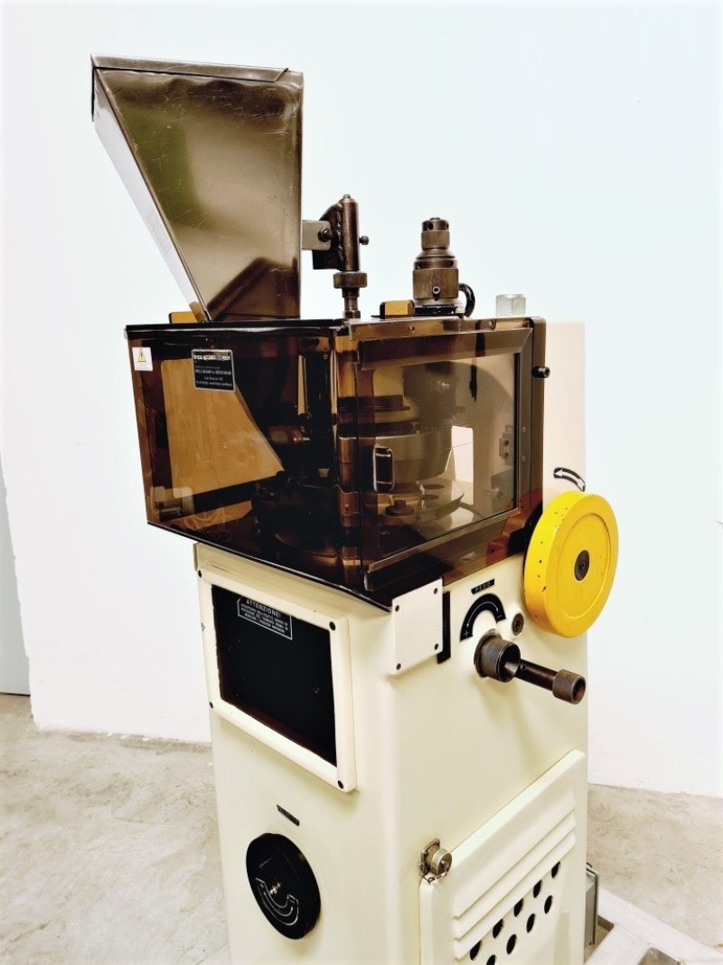 COMPRIMITRICE ROTATIVA – RONCHI Mod. AM 13/8