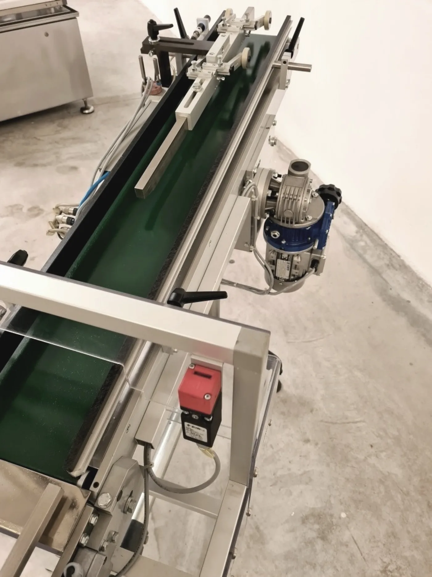 NASTRO TRASPORTATORE A TAPPETO CON ESPULSIONE – BETT - 7