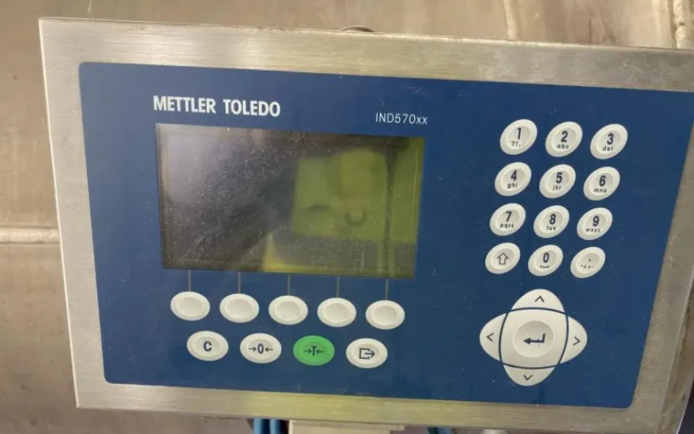 USED METTLER TOLEDO IND570xx WEIGHING TERMINAL