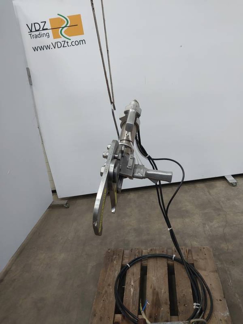 Leg cutter with hydraulic unit