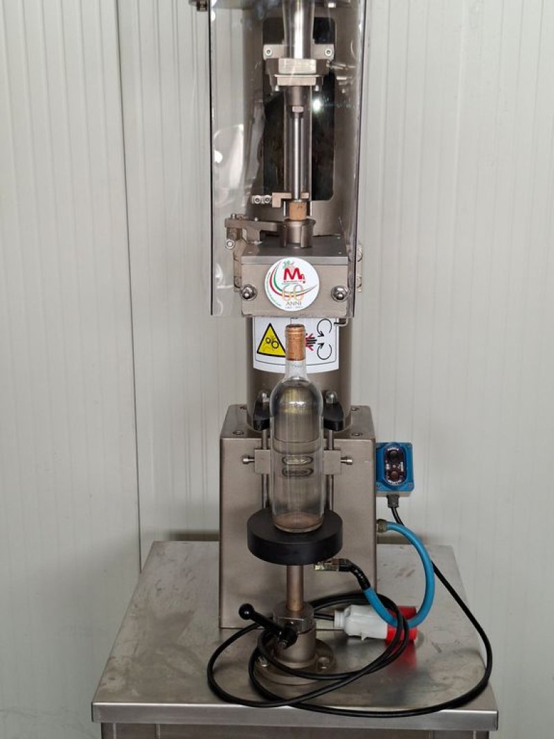 SEMIAUTOMATIC CORKING MACHINE MONTANARO F.LLI, FOR NATURAL CORK, 380 VOLT, SECOND-HAND MACHINE