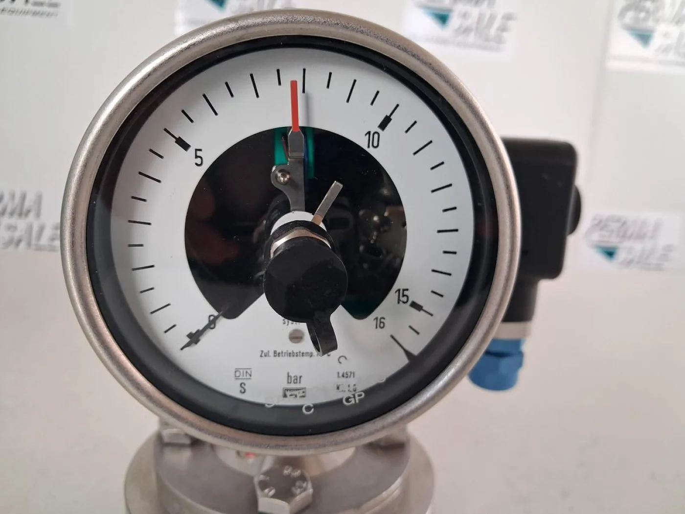 WIKA 831.1 Pressure Gauge 0–12 bar with Inductive Contact Switch - 3