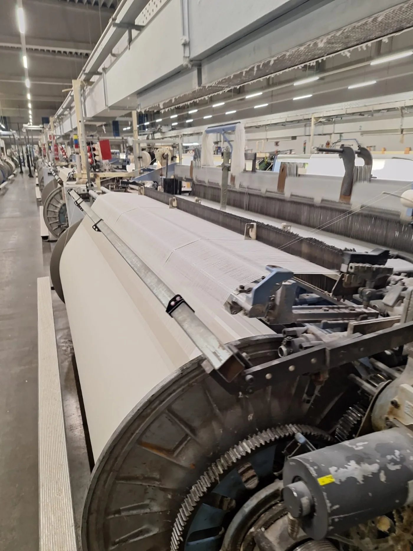 Sulzer - P7300 HP B 330 N4 EP R D12 projectile weaving looms - 3