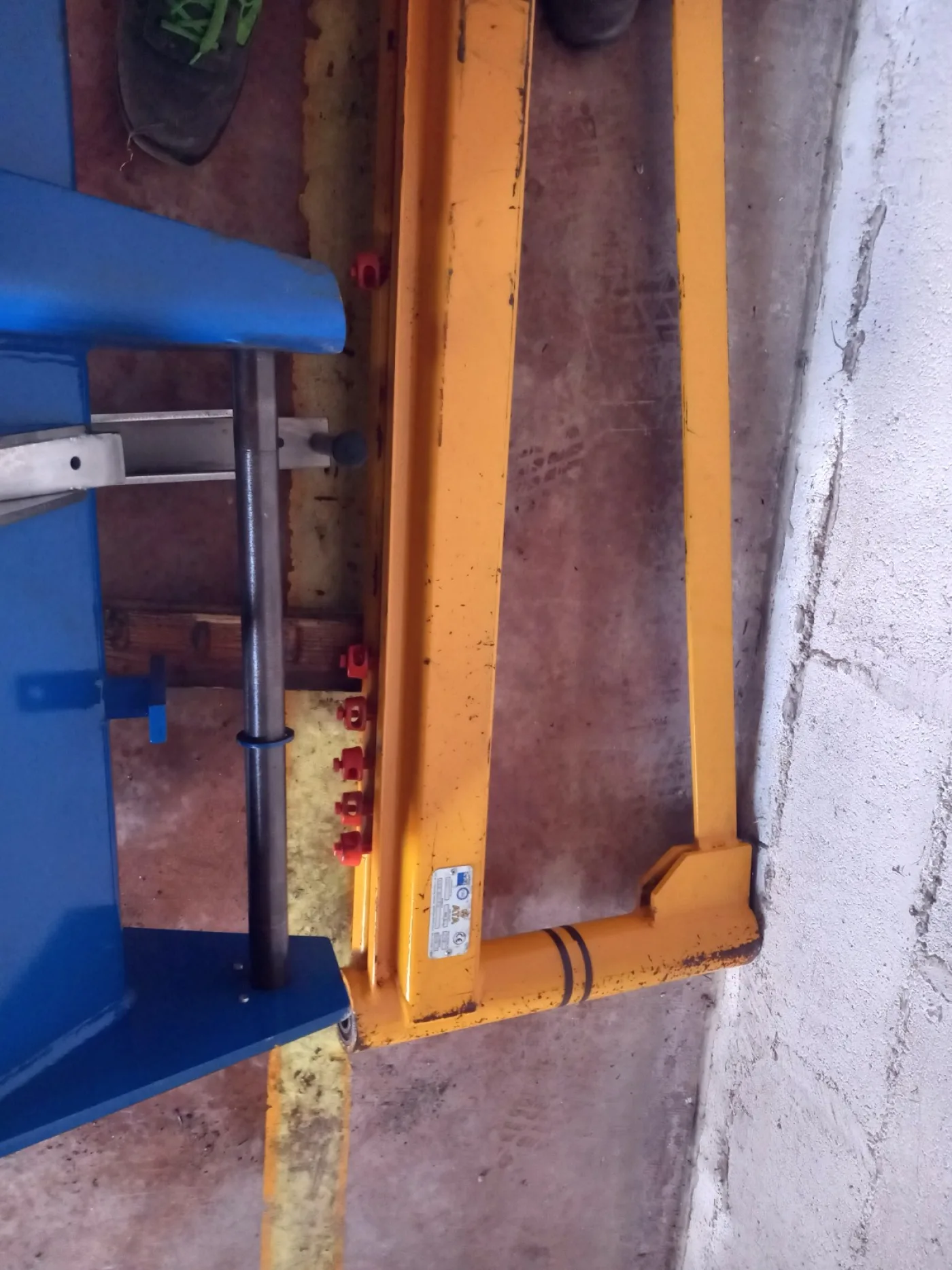 GRU A COLONNA CON BRACCIO IN TRAVE E TIRANTE – ATA – MOD.CCV 200 / 3 - 4