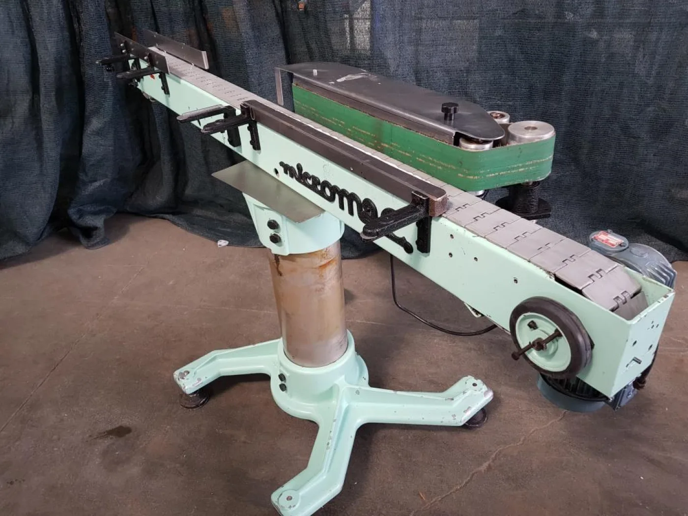 NASTRO TRASPORTATORE LINEARE MOTORIZATTO CON CONVOGLIATORE – MICROMAC - 7