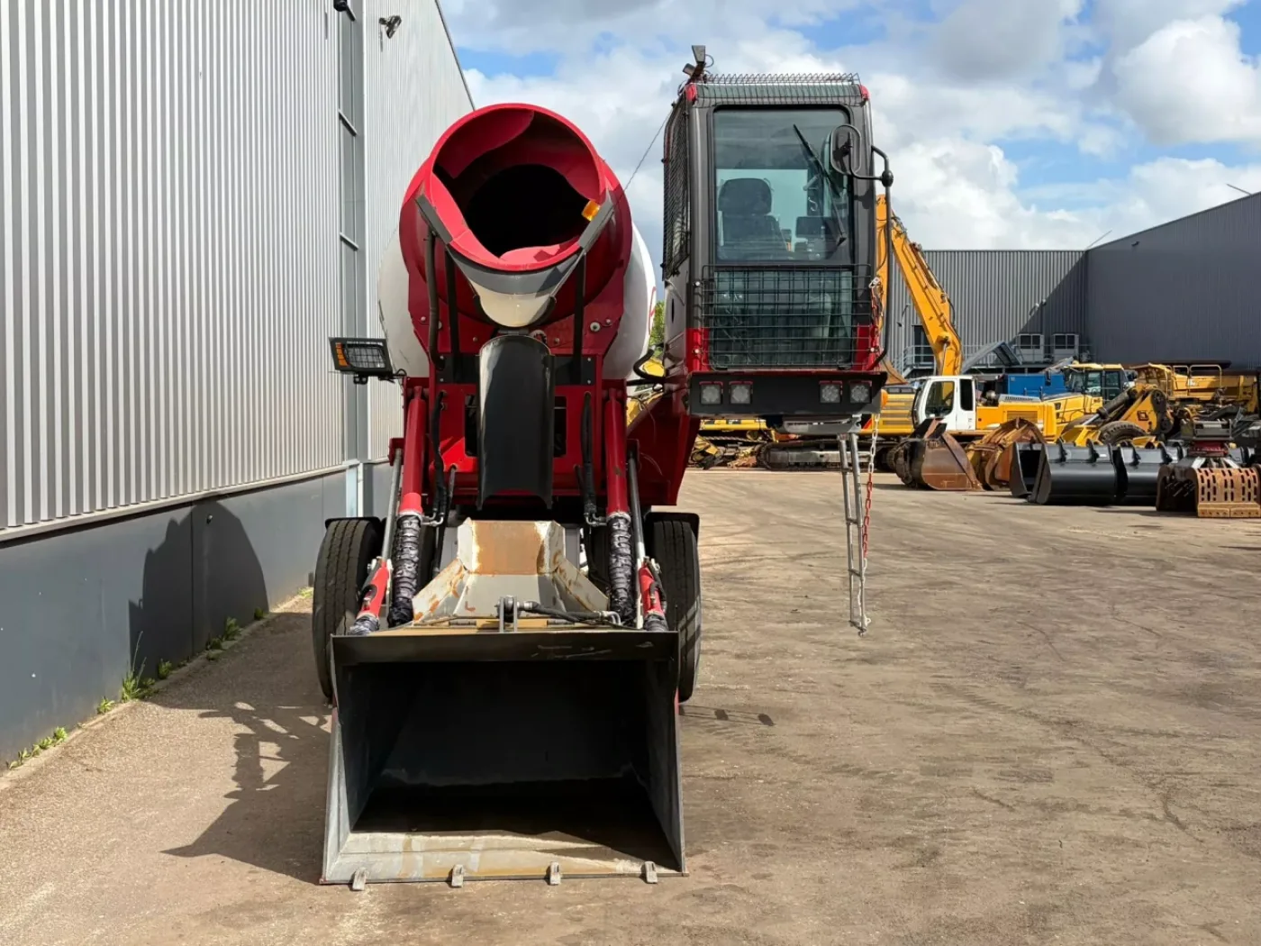 Minrui 4M3 Self Loading Concrete Mixer 4×4 - 8