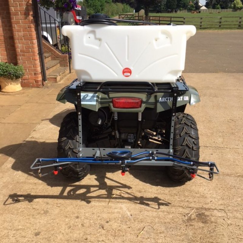 Versatile quad bike sprayer booms 151015