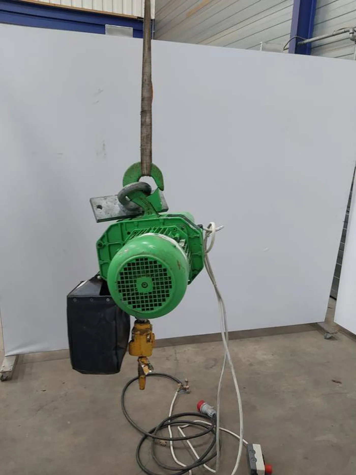 Loading and unloading elevator - 3