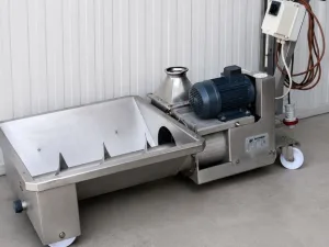 VOLUMETRIC PUMP ELLIPTICAL ROTOR , FOR GRAPES AND POMACE, IN STAINLESS STEEL FIRM ENOVENETA MODEL EVP1, SECOND-HAND MACHINE