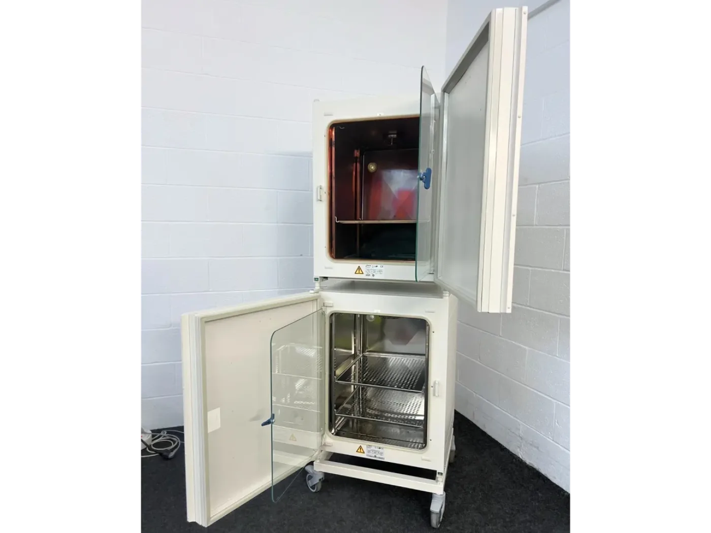 Fisherbrand Isotemp CO2 Incubator & HeraCell 150i - 2