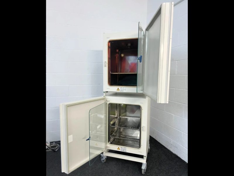 Fisherbrand Isotemp CO2 Incubator & HeraCell 150i