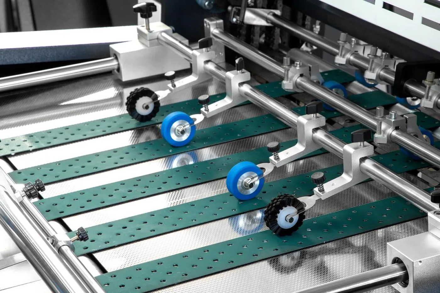 1300 HIGH-SPEED AUTOMATIC LAMINATOR - 3