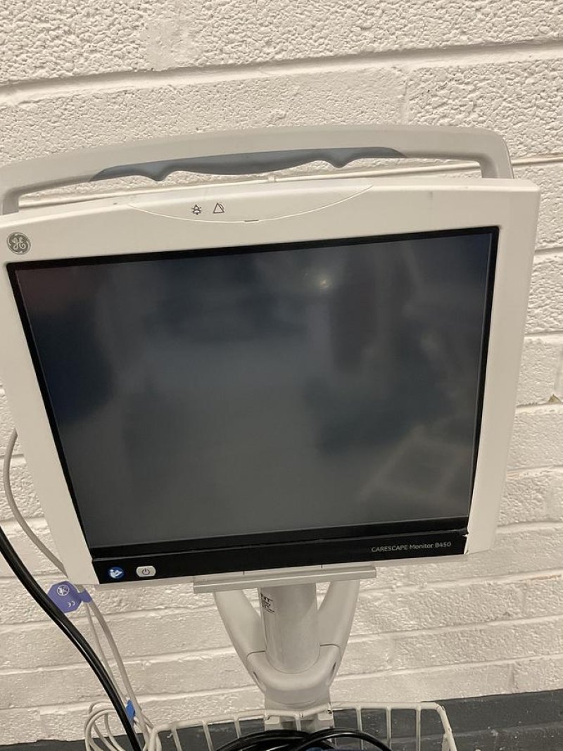 GE Carescape B450 with CO2 on mobile stand