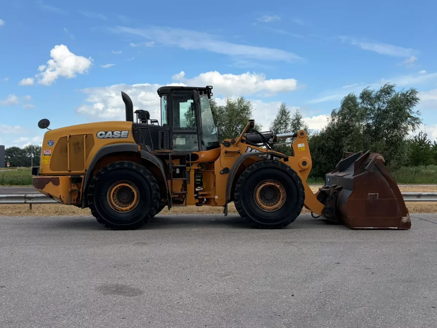 Case 1021F - 6