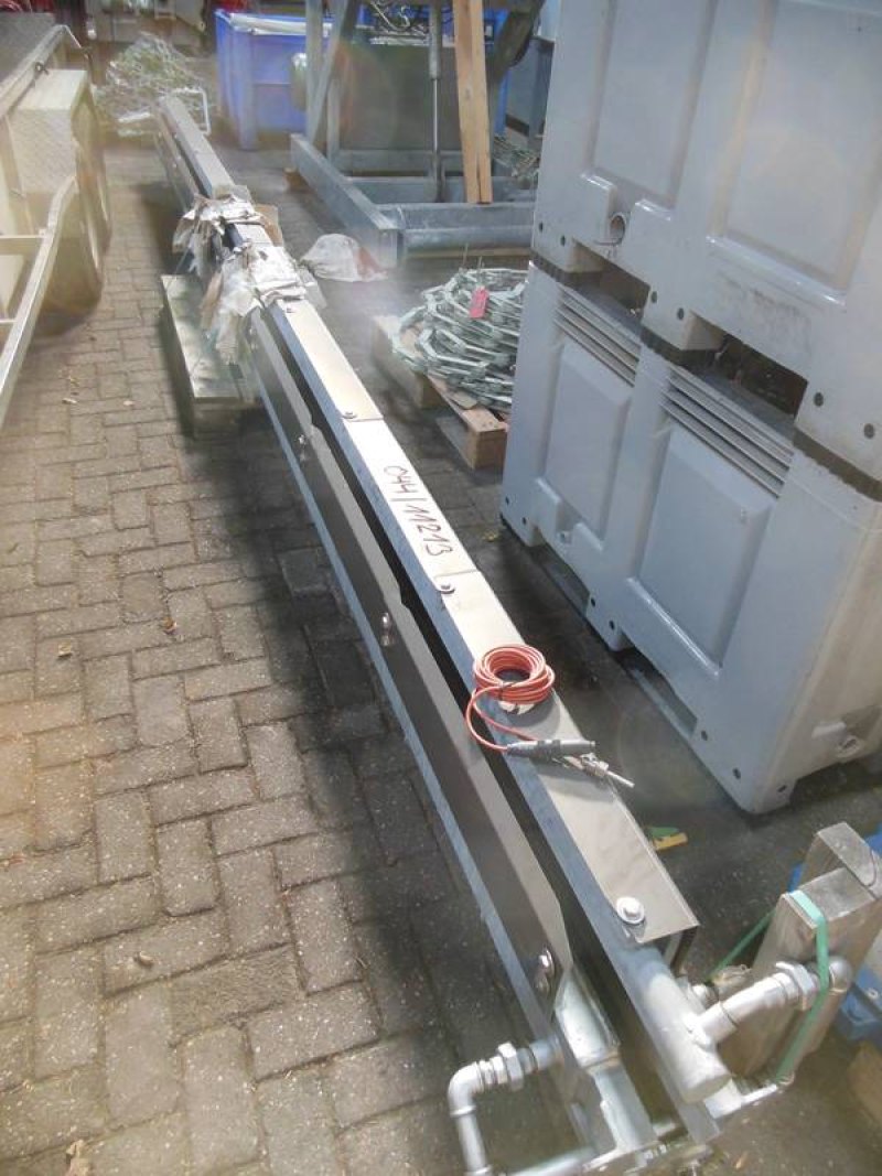 Singeing unit cooling rail