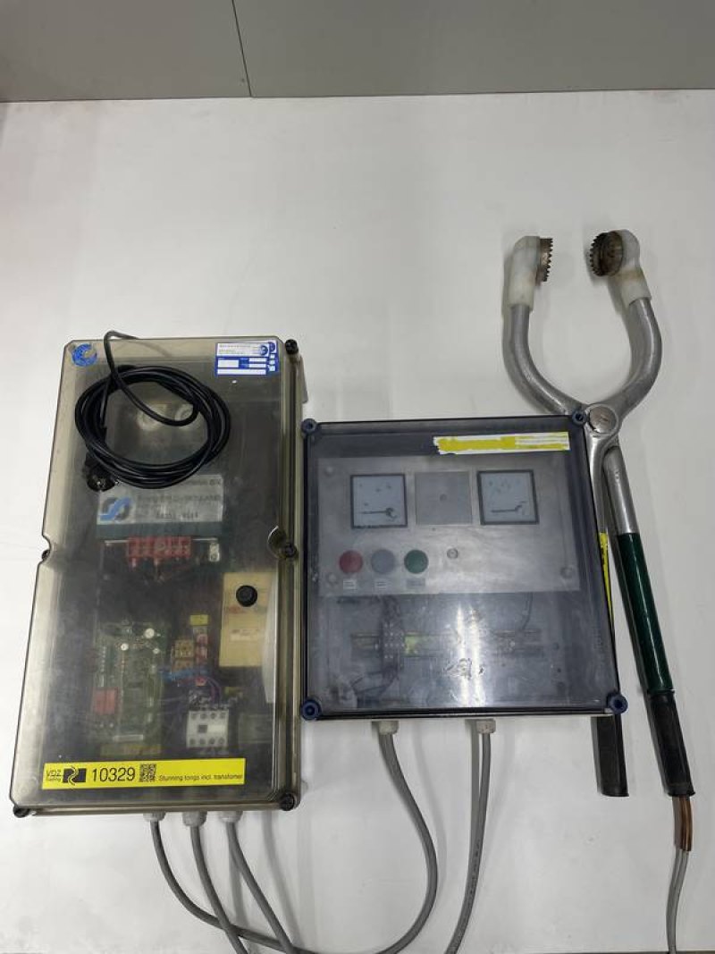 Stunning transformer with tongs