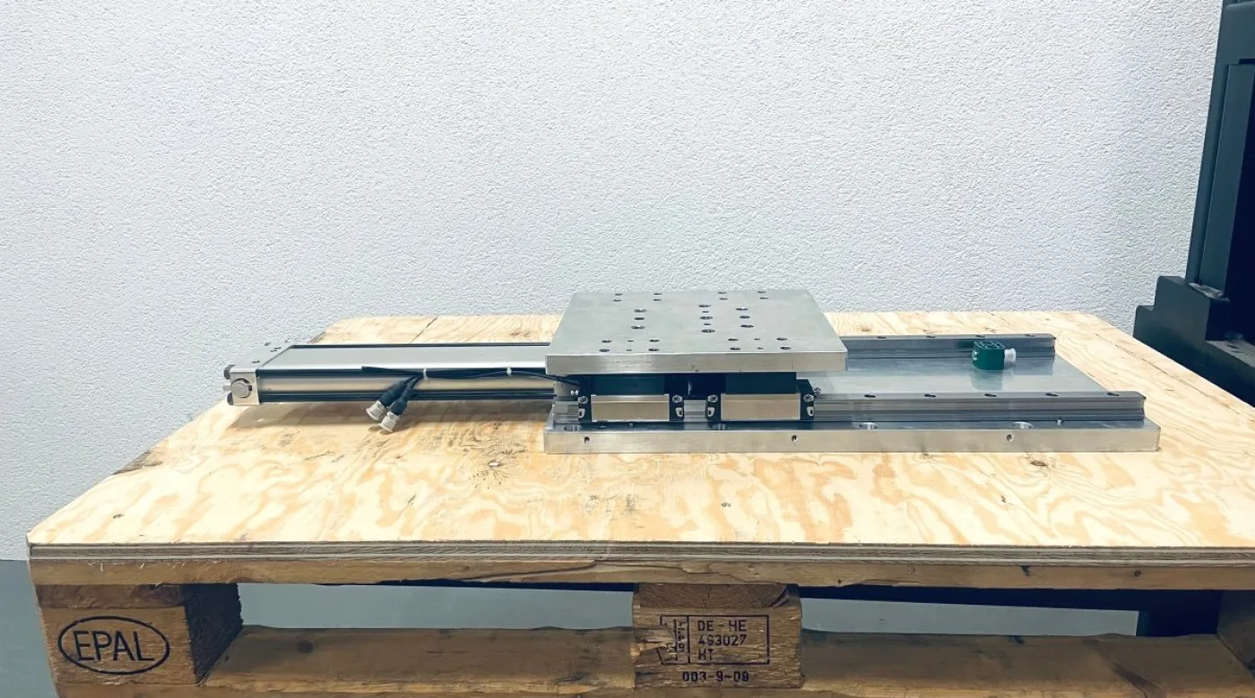 Tünkers Pneumatische Lineareinheit LE100-300 VRL SB T02-4-61-4 - 1