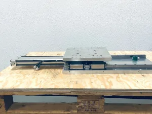Tünkers Pneumatische Lineareinheit LE100-300 VRL SB T02-4-61-4