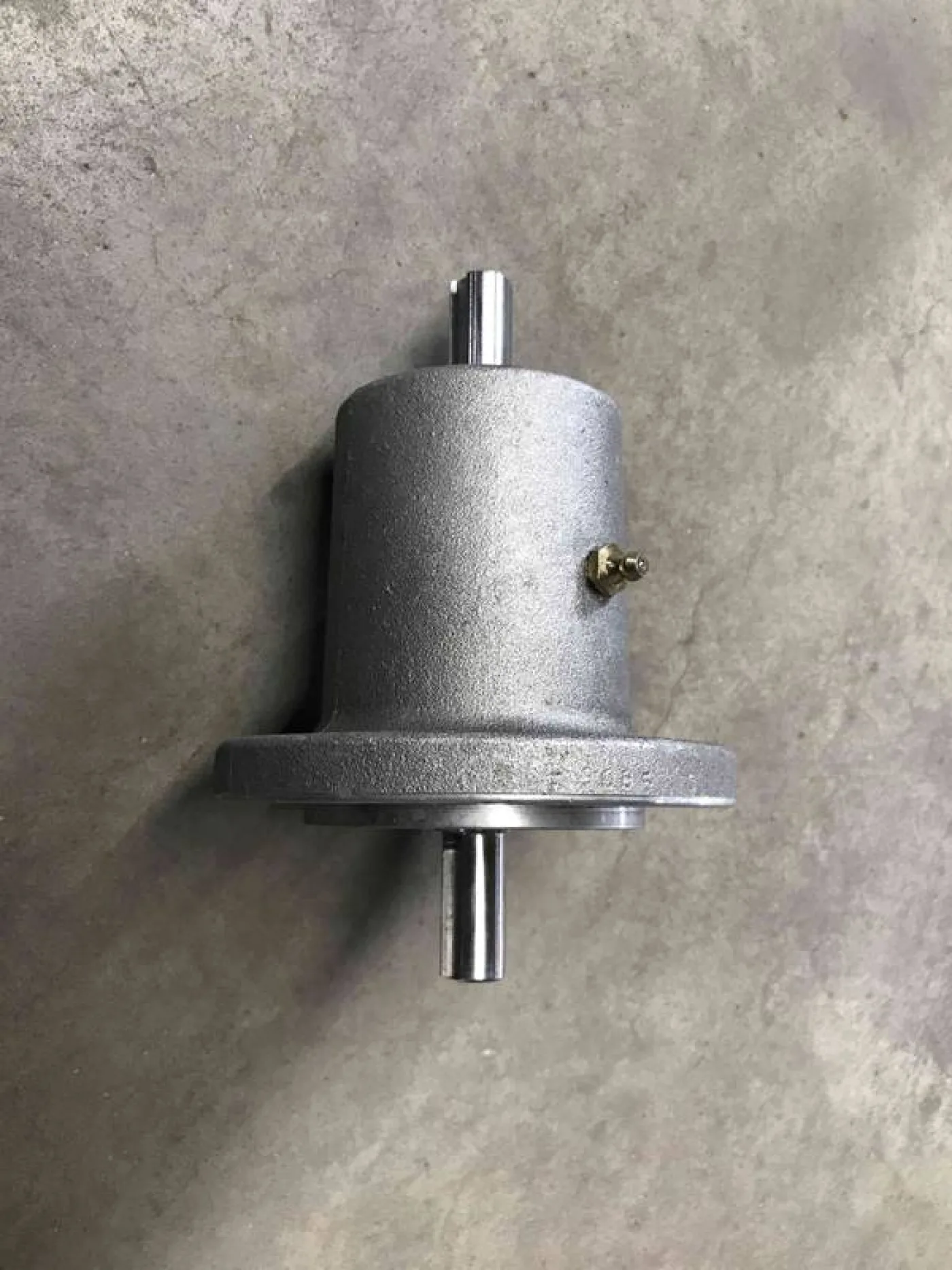 Bearing housing for plucker - 2