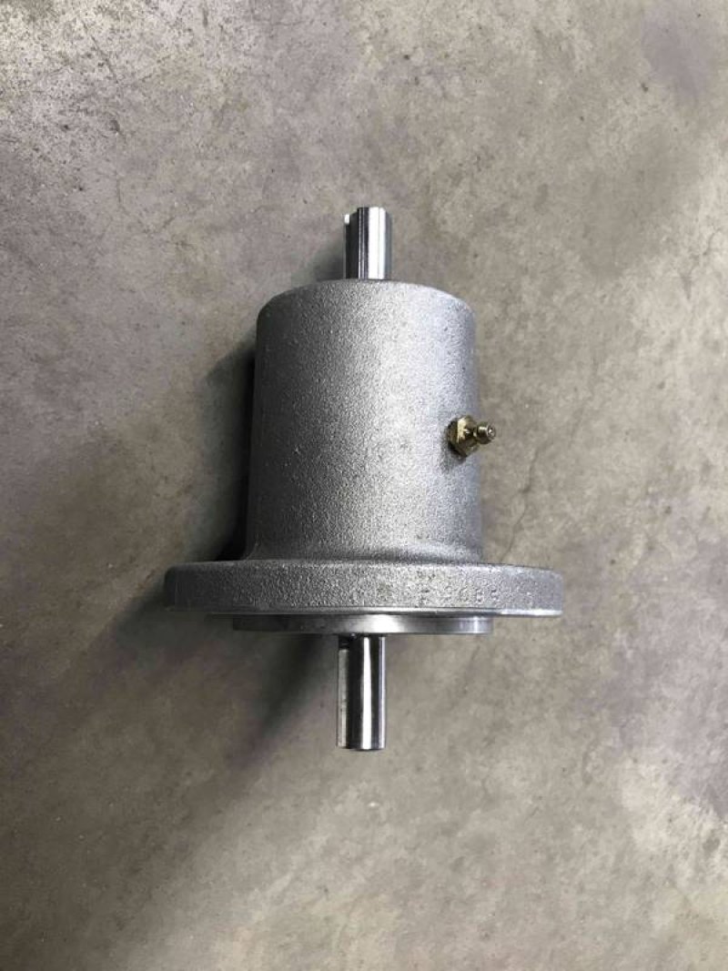 Bearing housing for plucker