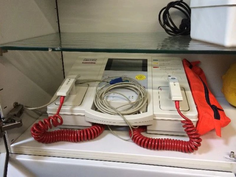 Hellige Marquette Cardioserve Defibrillator