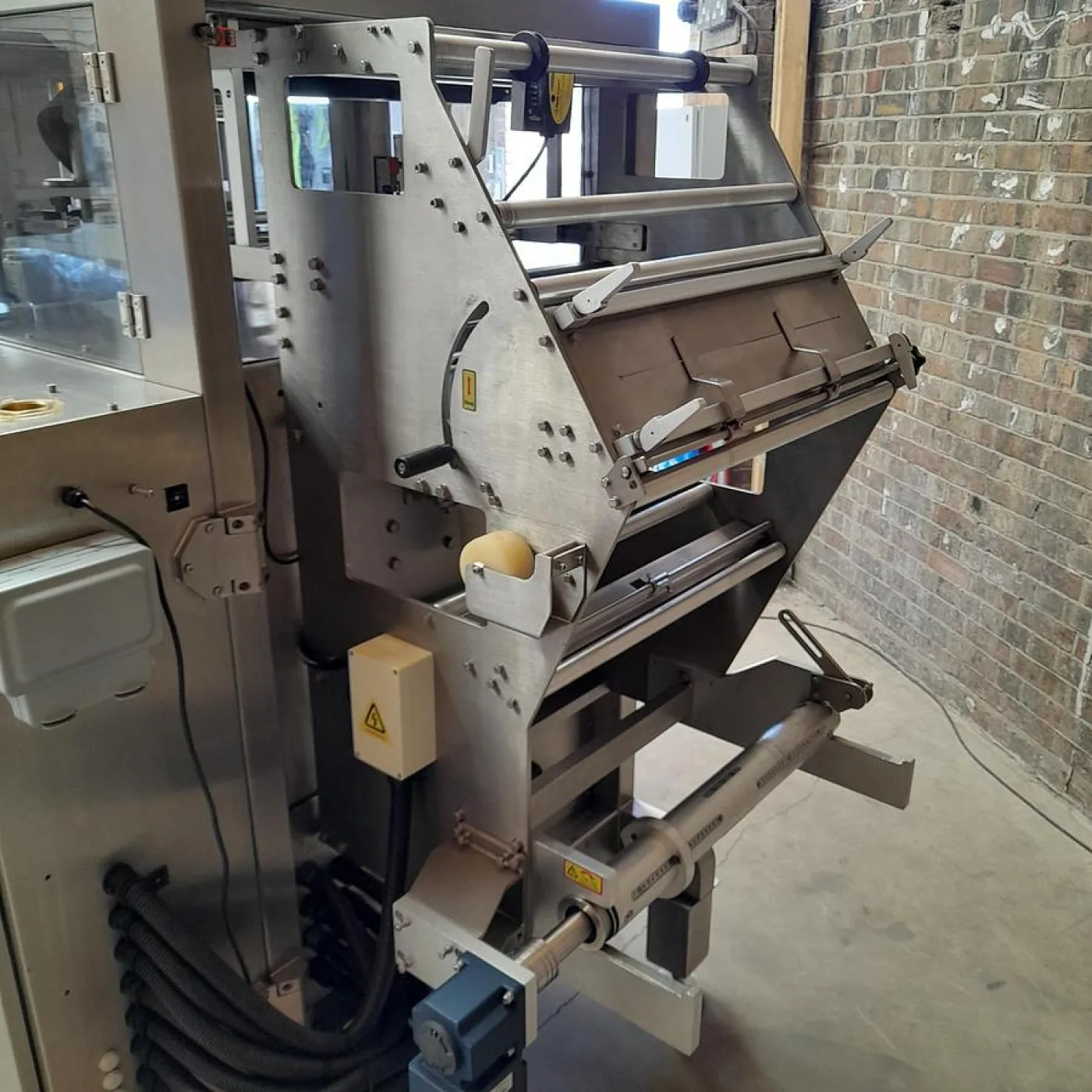 Vertical Form Fill Seal Bagging Machine - 3
