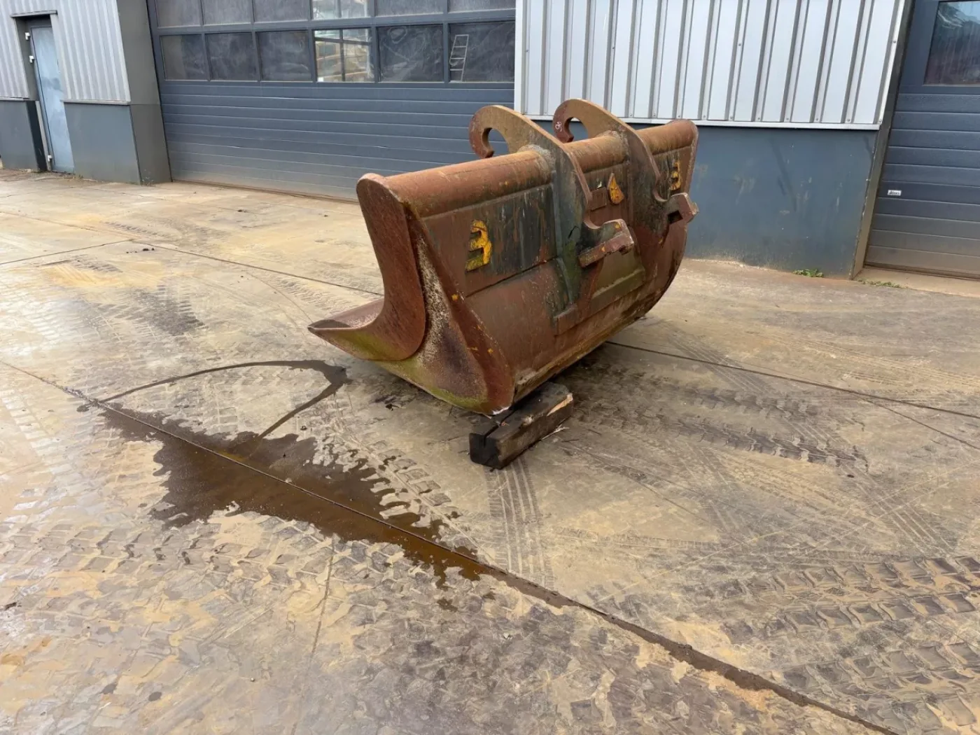 Trapezoidal bucket CW 40 - 3