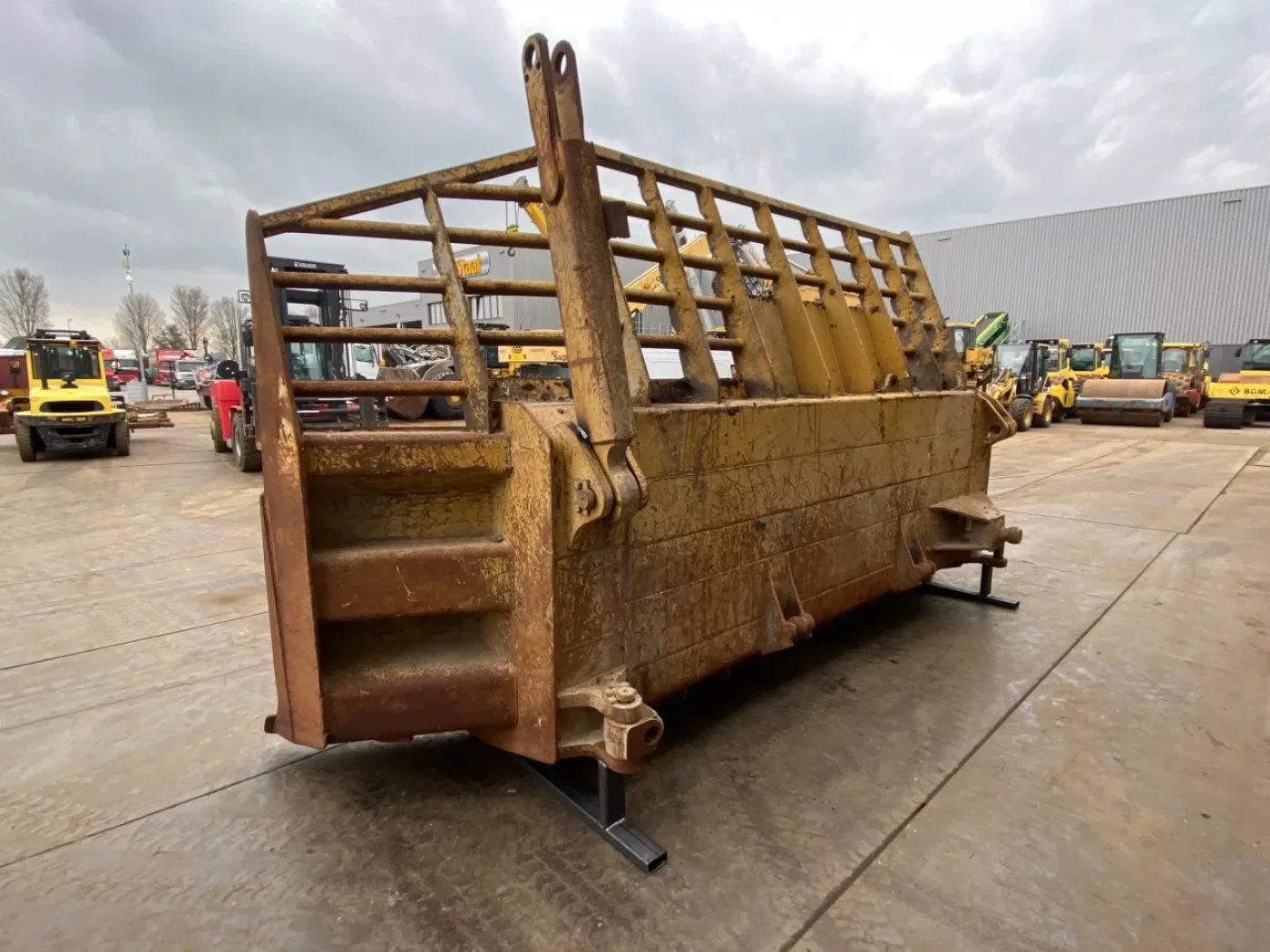 Caterpillar D9U Blade - 6