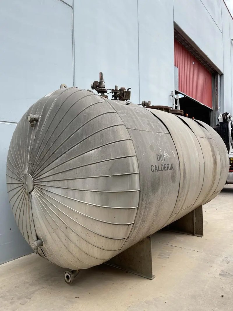 USED 316 STAINLESS STEEL TANK 10,000 LITERS WITH EXCHANGER 18 M2
