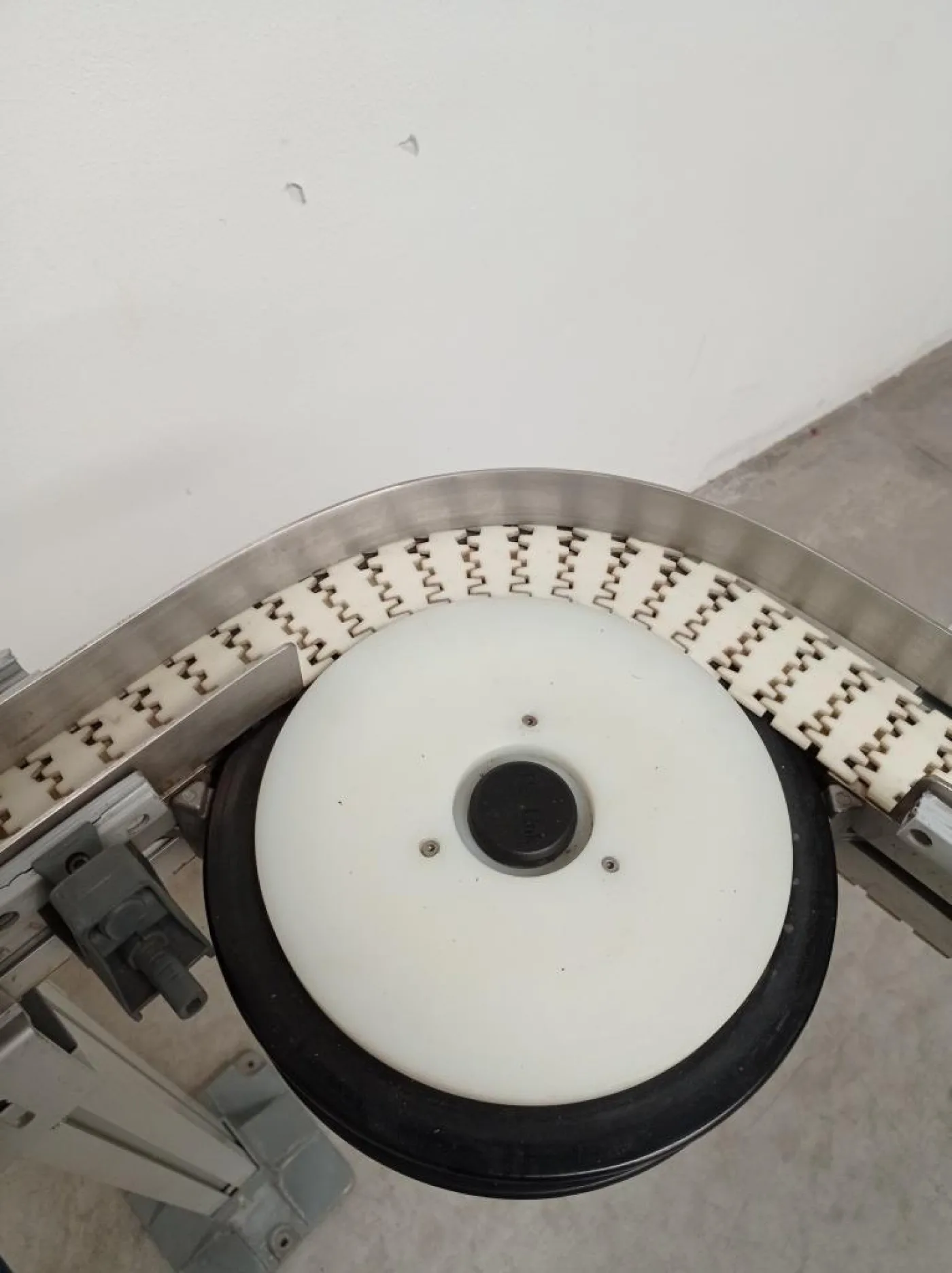 NASTRO TRASPORTATORE A TAPPARELLE CURVO MOTORIZZATO – FLEXLINK - 4
