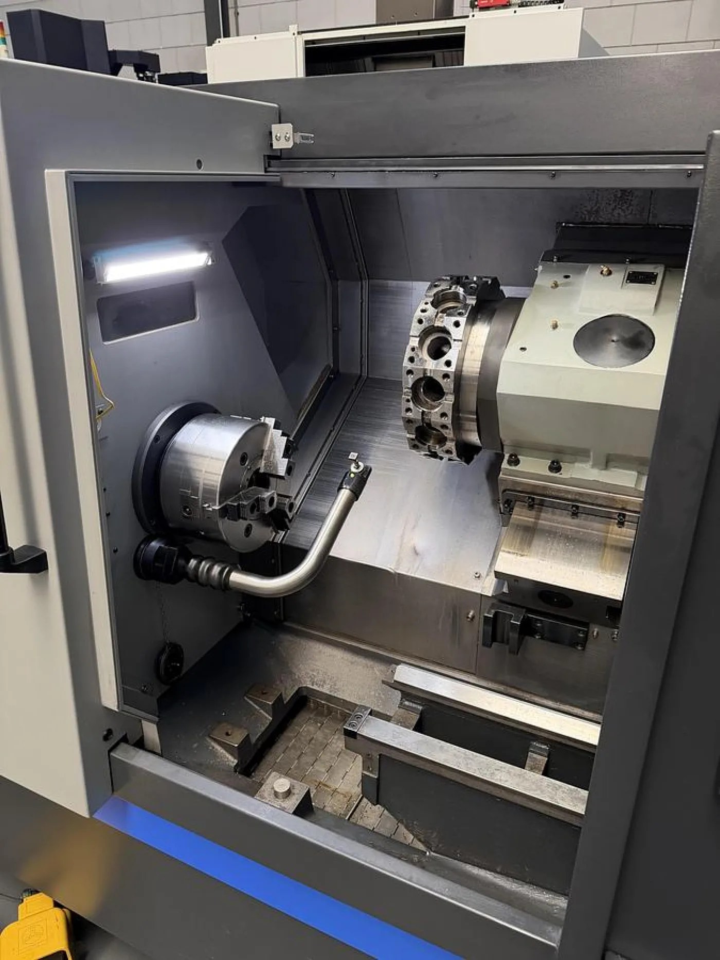 HWACHEON HI-TECH 200BL MC - 5