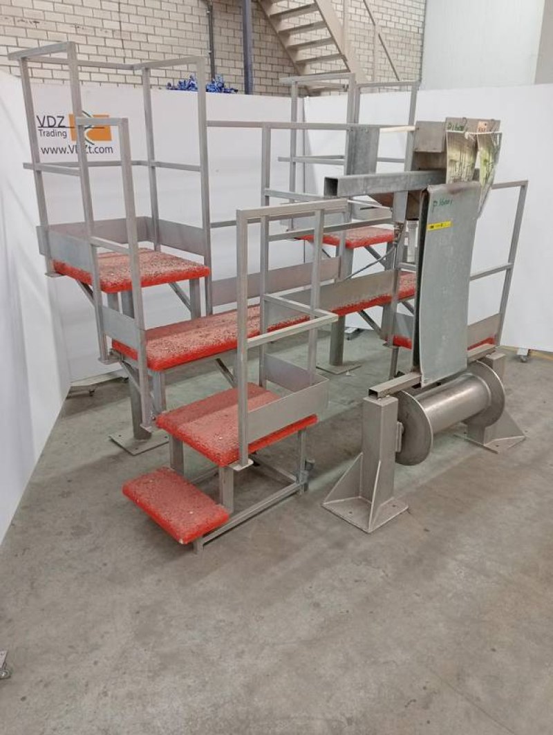 Dual platform with dehider roll