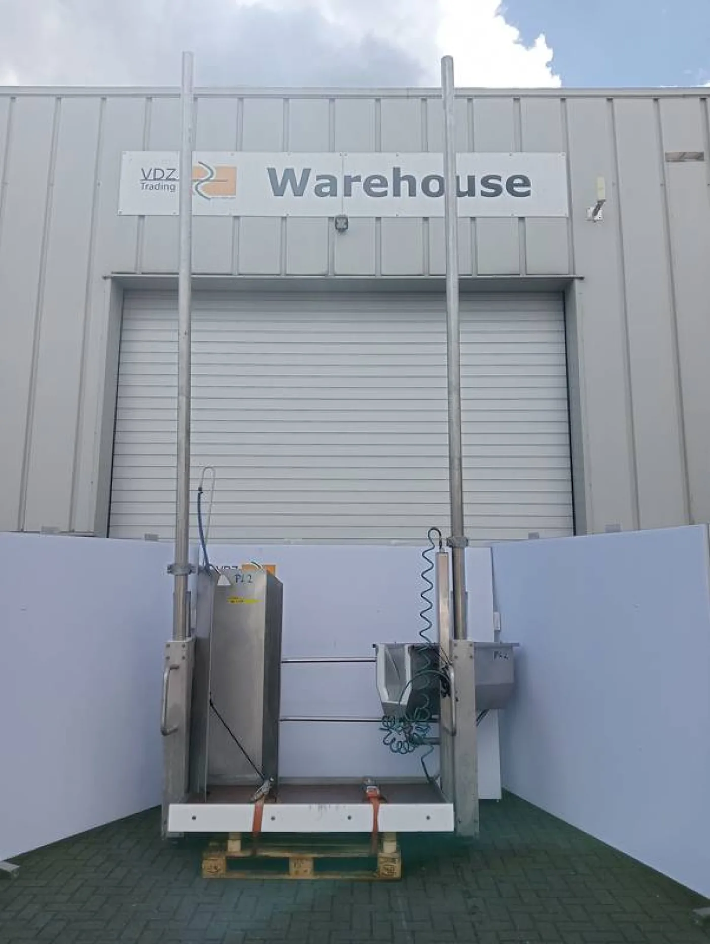 Splitting platform with saw sterilizer - 5