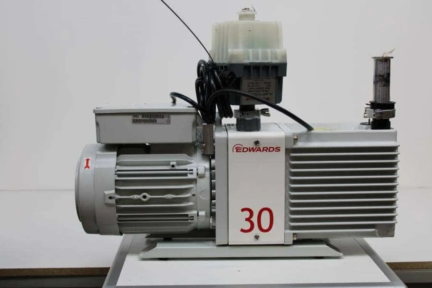 Edwards E2M30 Draaischuif Vacuüm Pomp - 1