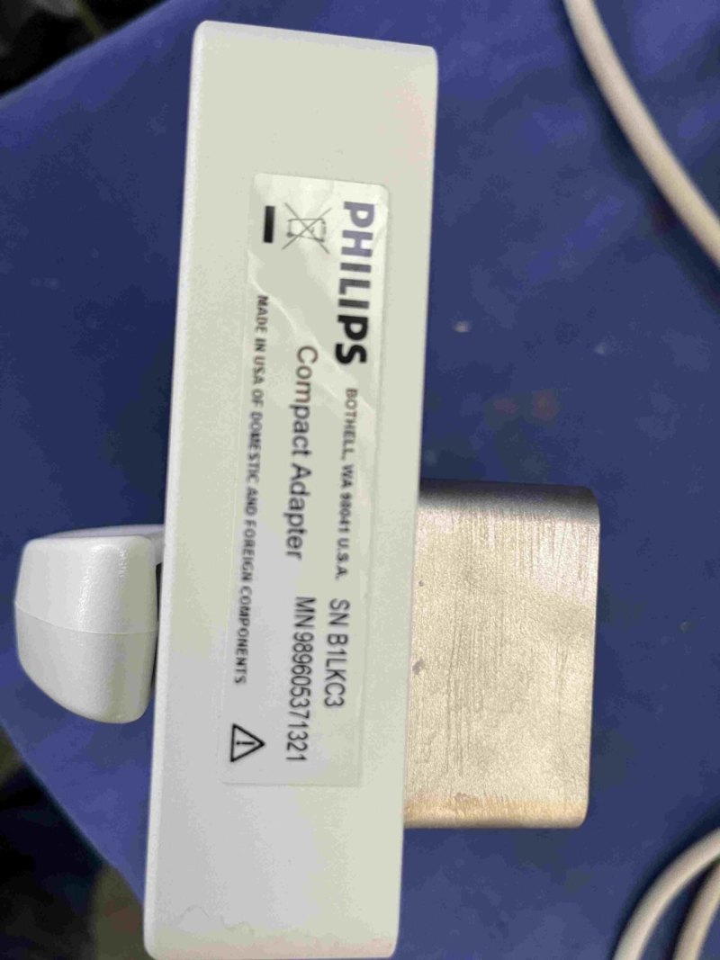 Compact Adapter (Gebraucht, sehr gut)