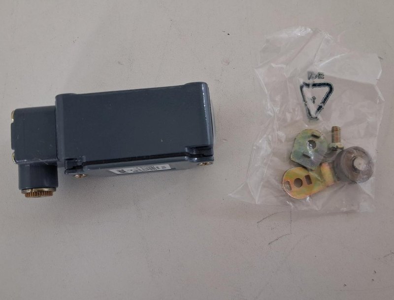 Pizzato FD631-1 Positionsschalter mit Rollenstößel