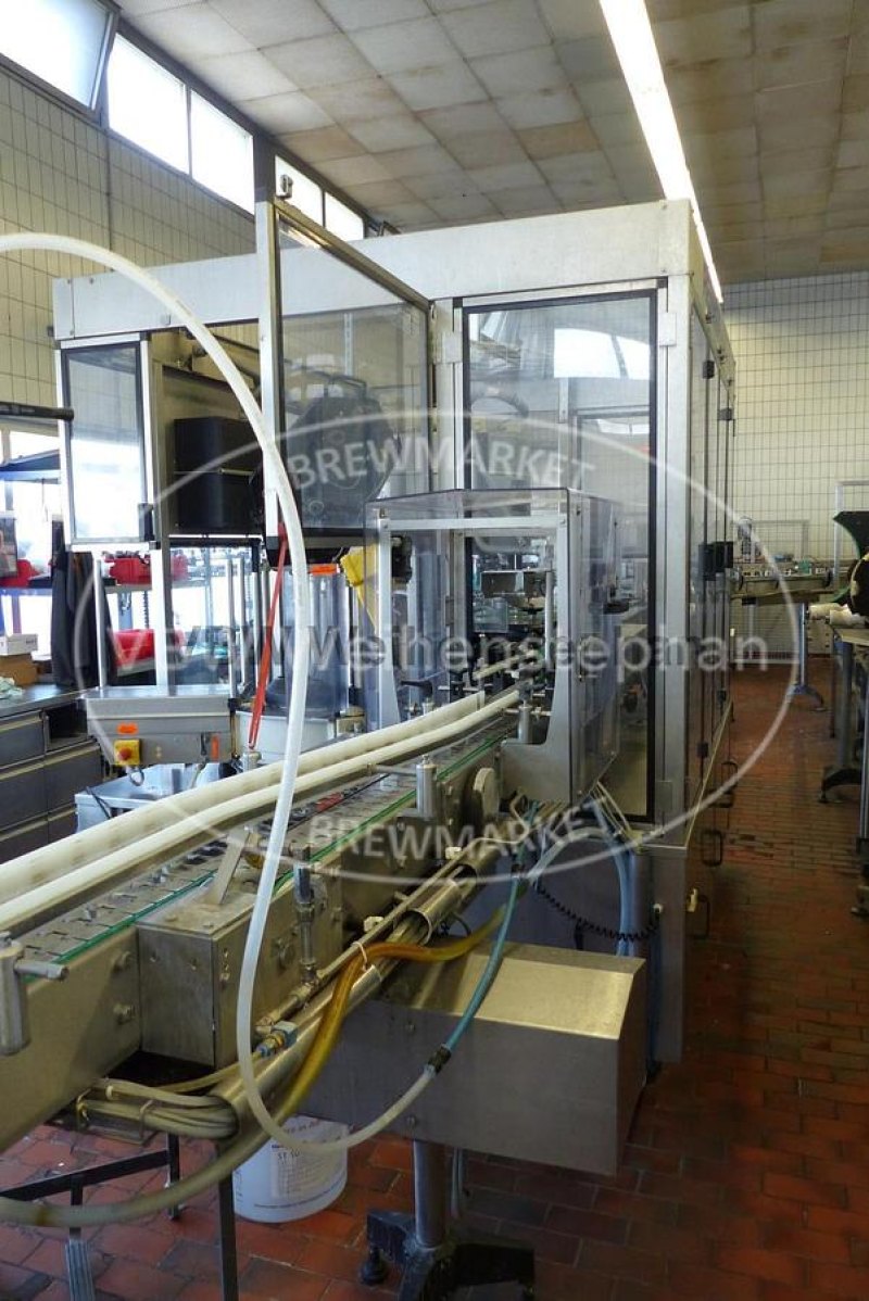 Bottle labelling machine