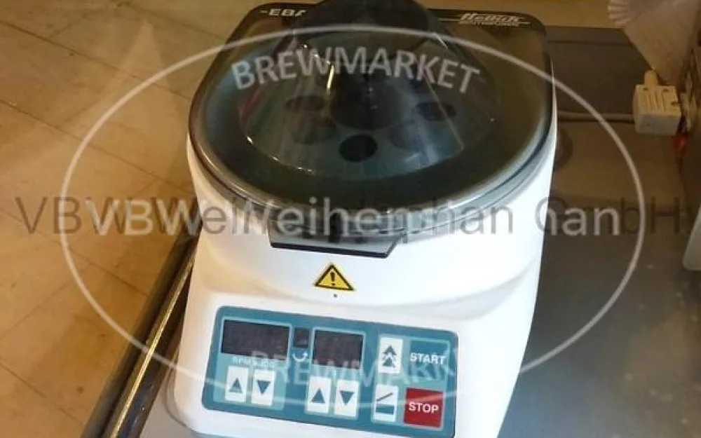 Laboratory centrifuge