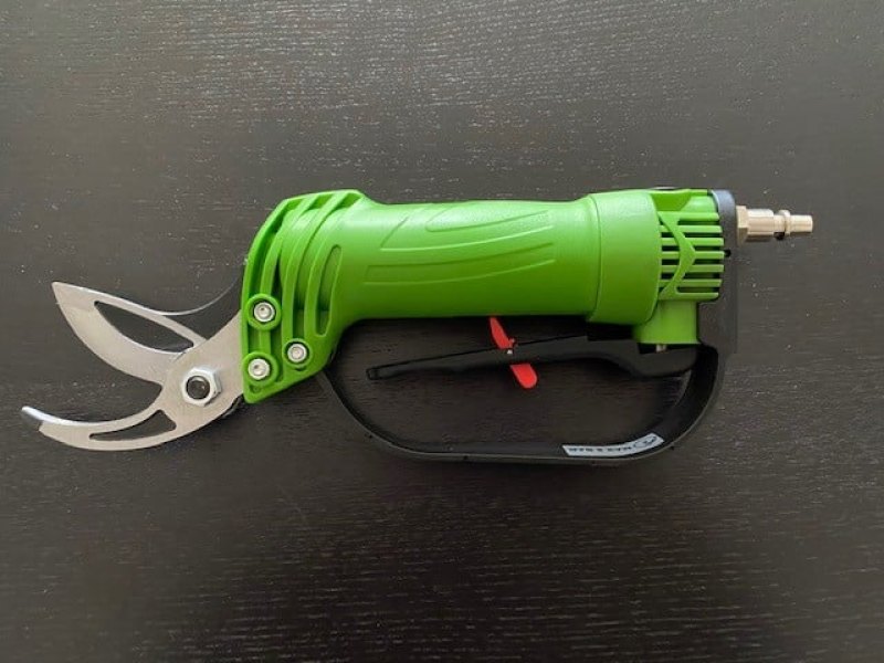Pneumatic neck and feet cutter, NEW