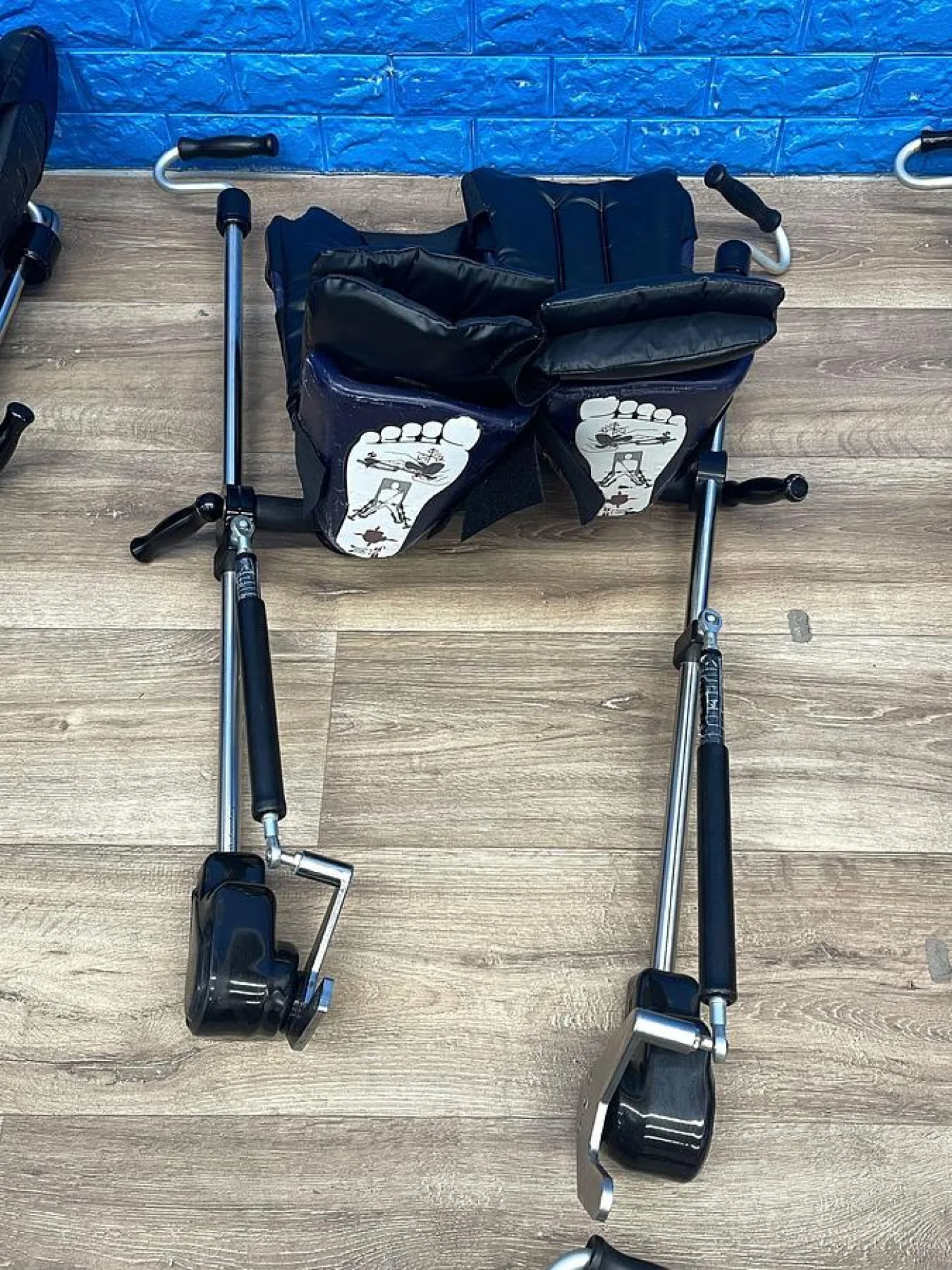 F-YFES-RT Finned Stirrup Foot Stand - 7
