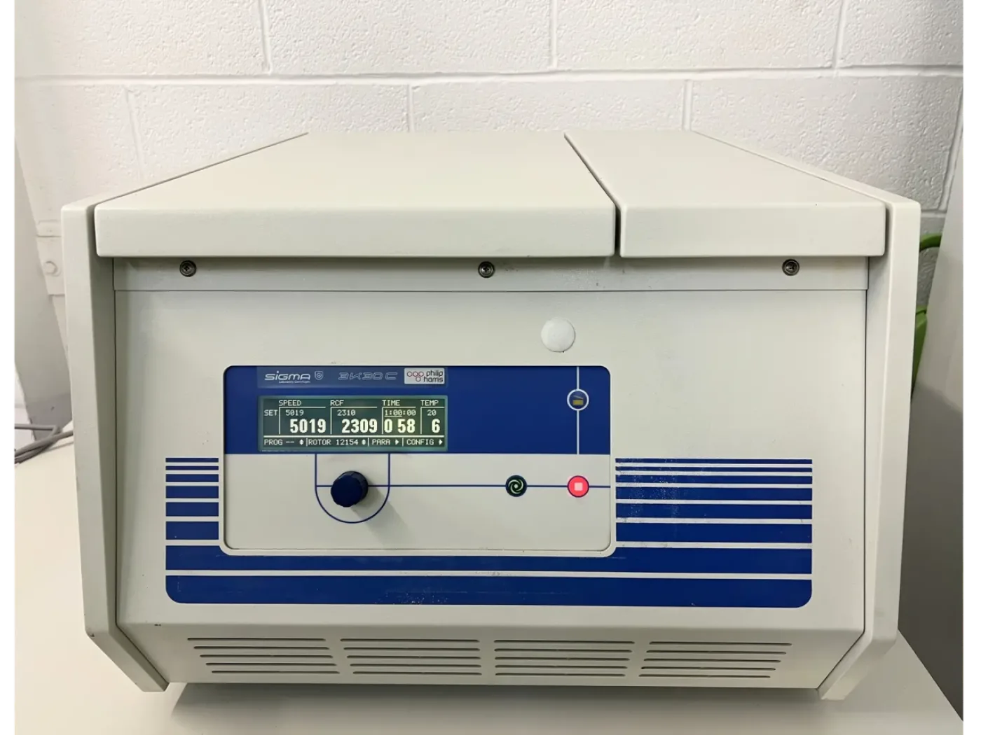 Sigma 3K30C Refrigerated Centrifuge - 1