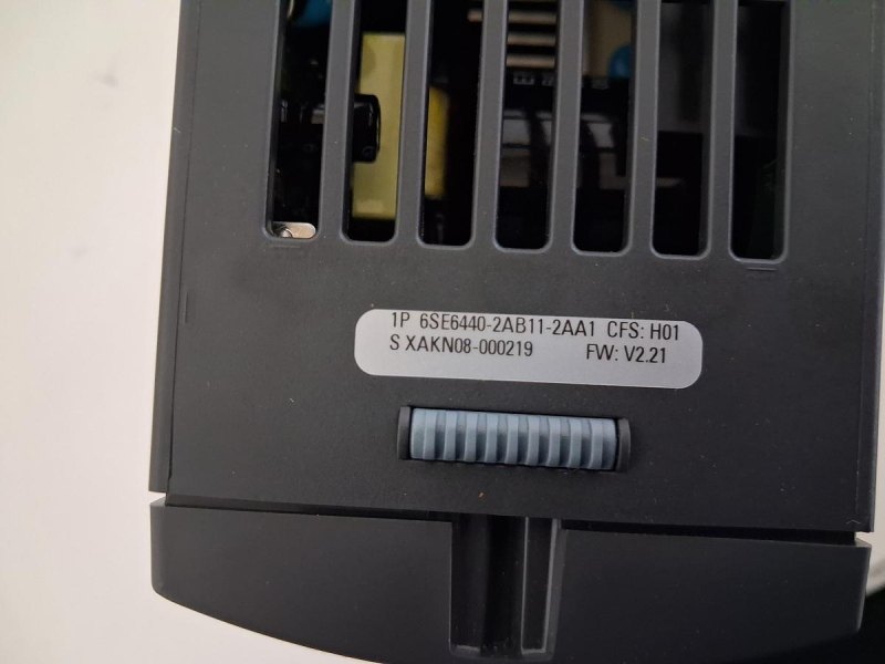 Siemens MICROMASTER MM440 Frequenzumrichter 6SE6440-2UB11-2AA1