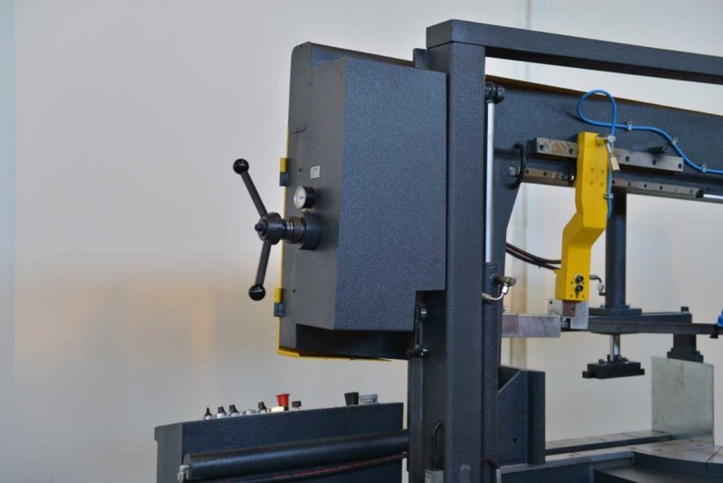 Bekamak Bandsäge Bandsägemaschine Doppelsäulenführung Halbautomat Bandsägehalbautomat